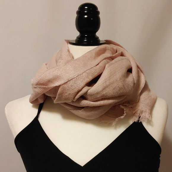 Badgley Mischka Paisley Texture Wrap - Picture 2 of 7